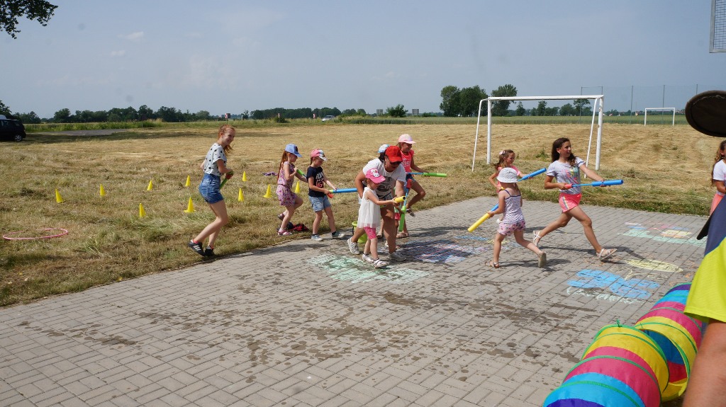 Biesiada Sąsiedzka w Piotrówku integrowała w słońcu i deszczu
