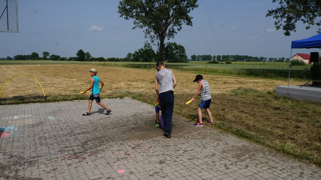 Biesiada Sąsiedzka w Piotrówku integrowała w słońcu i deszczu
