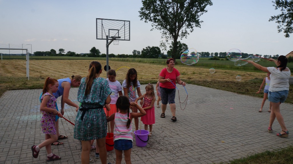 Biesiada Sąsiedzka w Piotrówku integrowała w słońcu i deszczu
