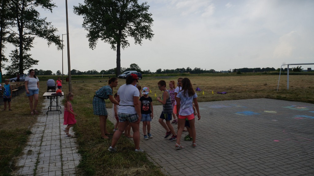 Biesiada Sąsiedzka w Piotrówku integrowała w słońcu i deszczu
