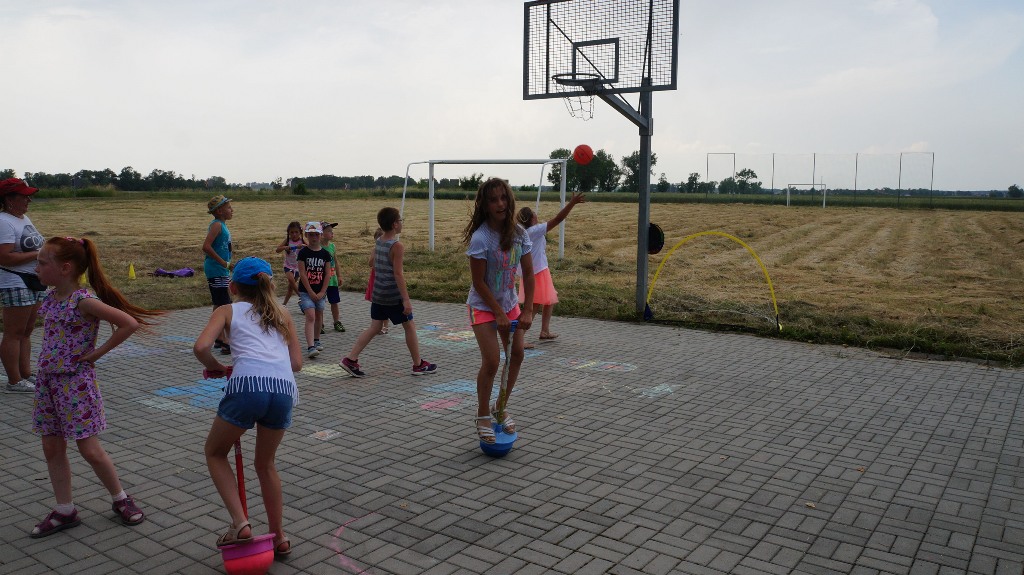 Biesiada Sąsiedzka w Piotrówku integrowała w słońcu i deszczu
