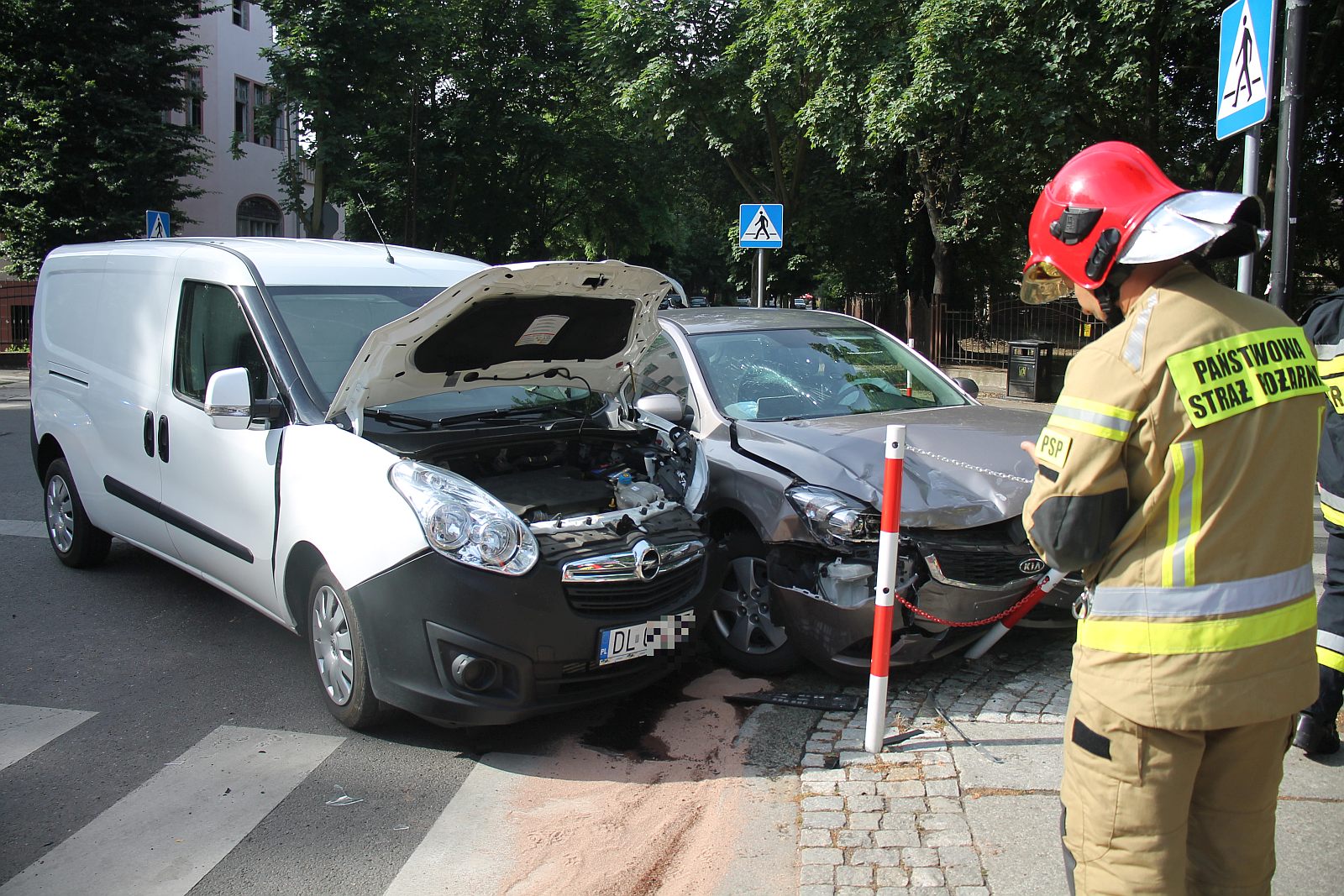 Kolizja dwóch aut na ulicy Wojska Polskiego