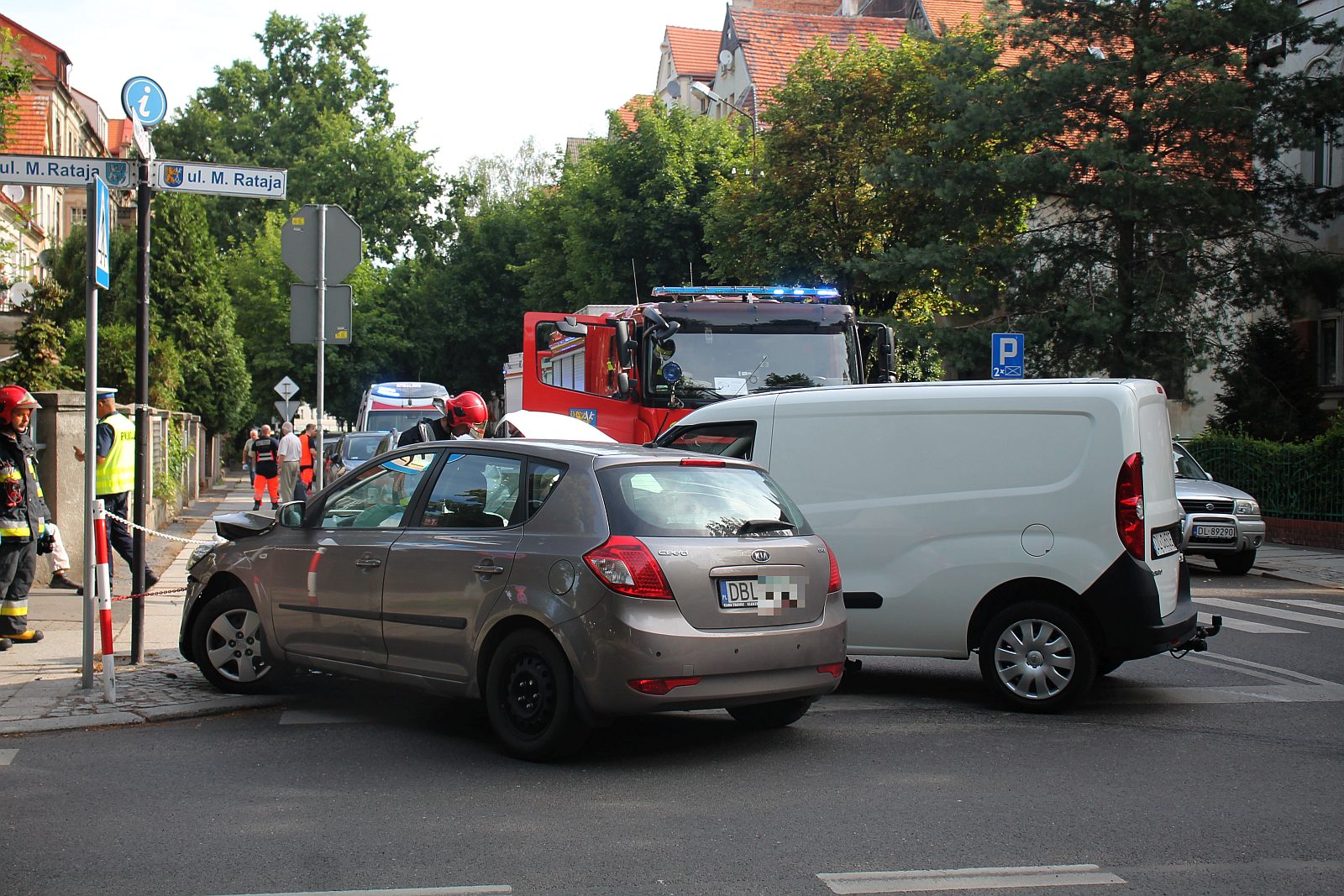 Kolizja dwóch aut na ulicy Wojska Polskiego