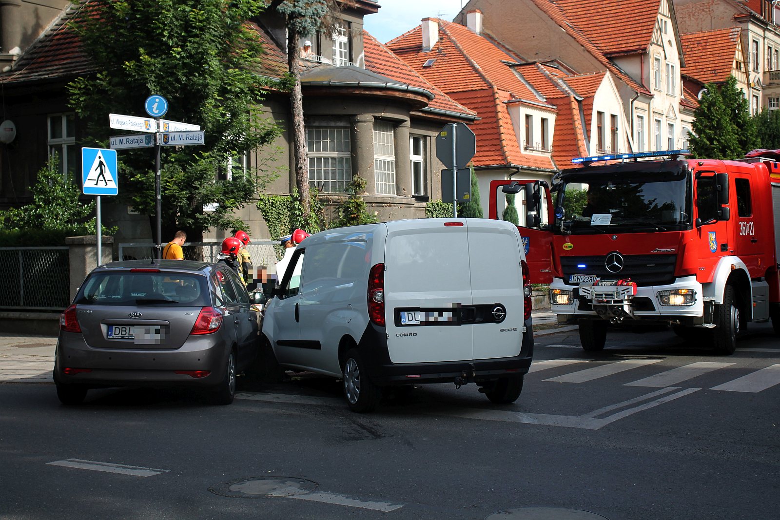 Kolizja dwóch aut na ulicy Wojska Polskiego