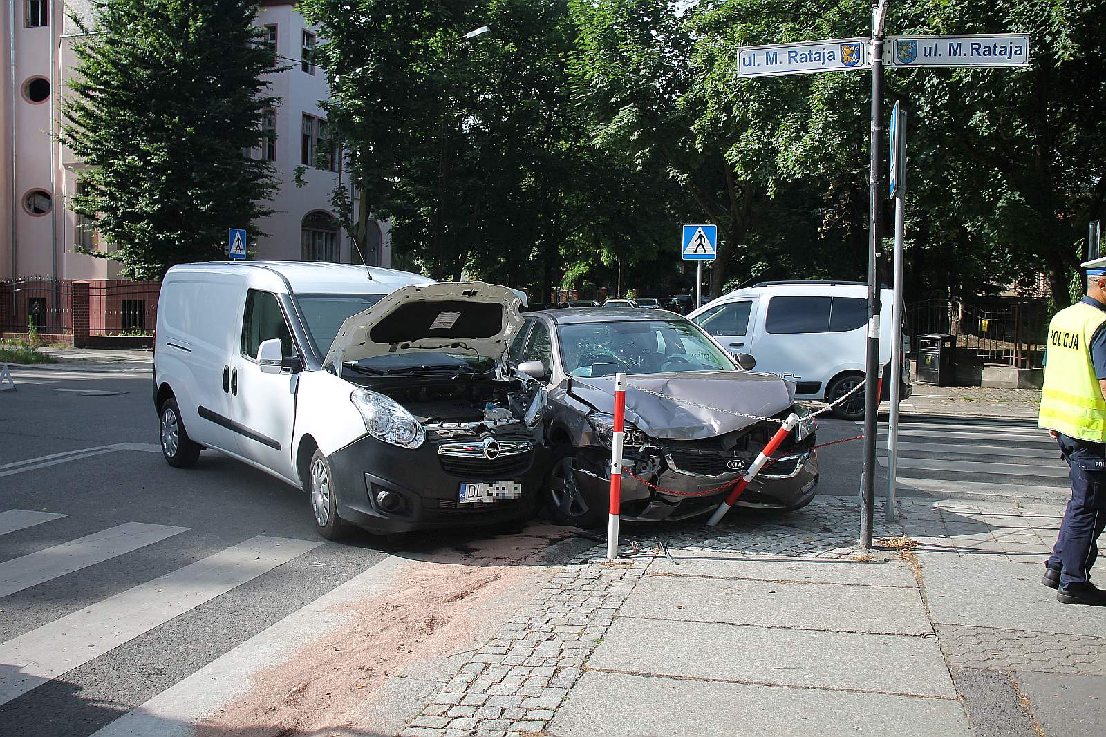 Kolizja dwóch aut na ulicy Wojska Polskiego