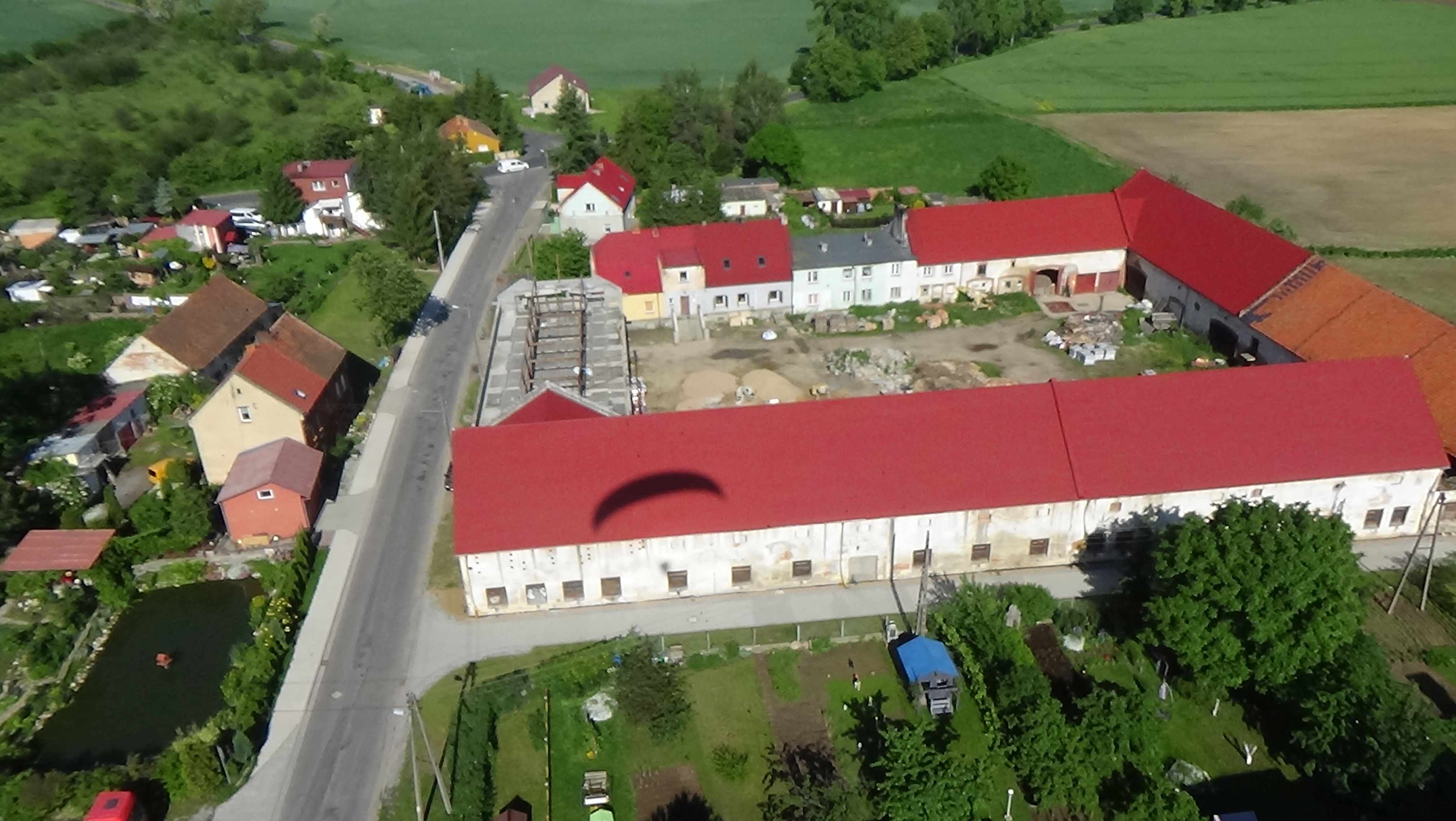 Księginice z lotu ptaka. Zobacz jak wygląda wioska
