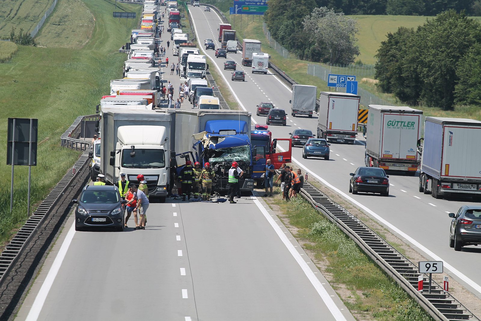 Kolizja na autostradzie A4. Trasa całkowicie zablokowana	