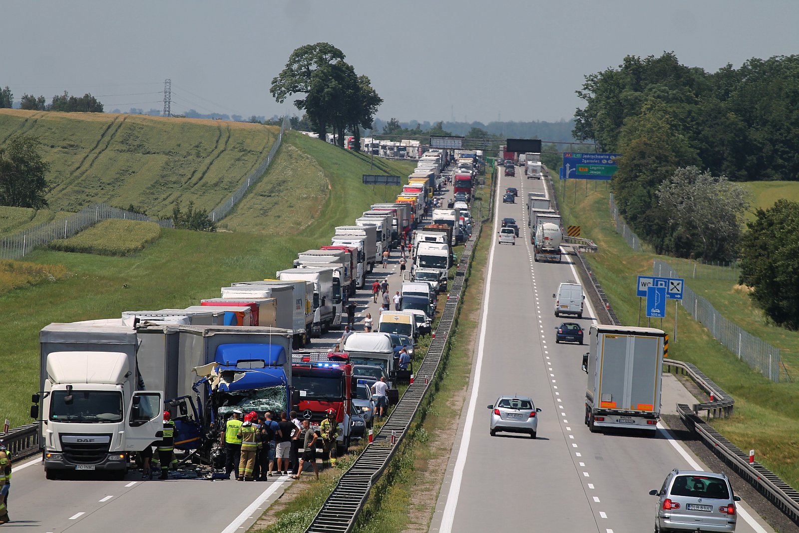 Kolizja na autostradzie A4. Trasa całkowicie zablokowana	