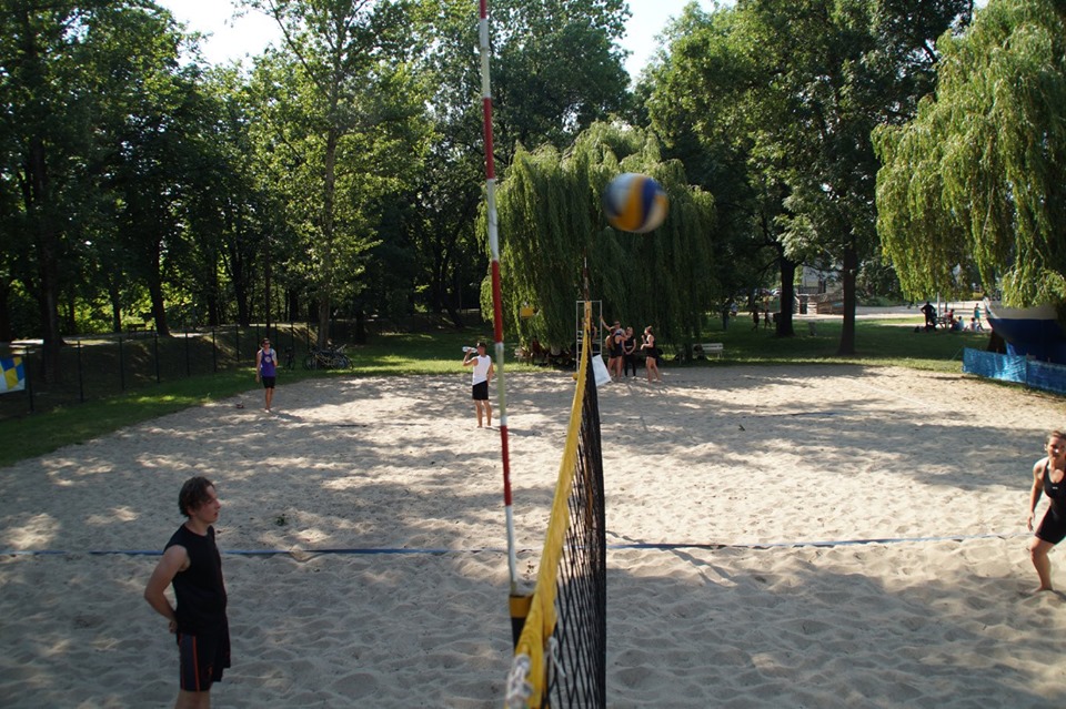 Turniej siatkówki plażowej „BEZ SKARPET”           
