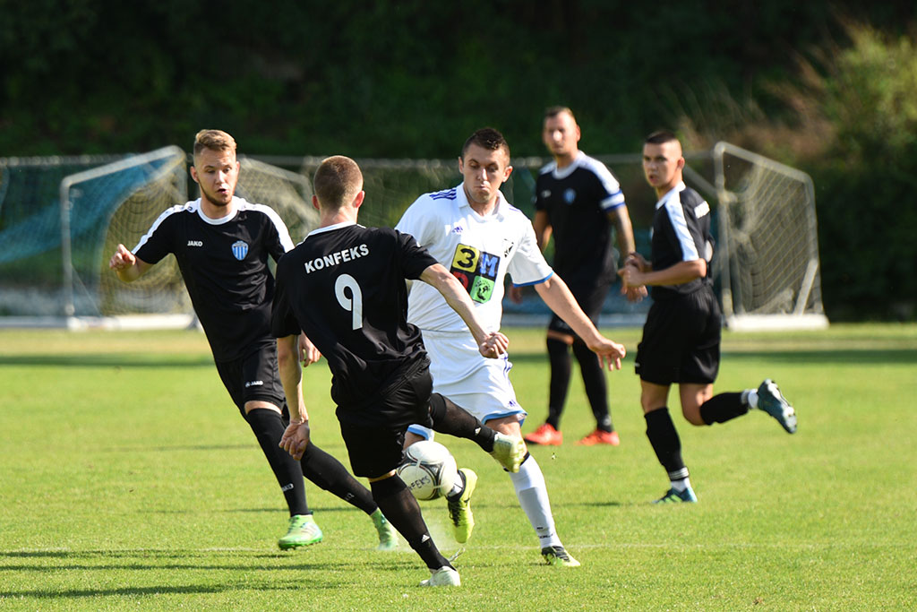 Konfeks Legnica gromi Czarnych Rokitki 7:0