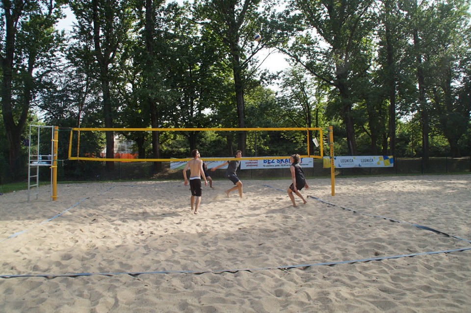 Turniej siatkówki plażowej „BEZ SKARPET”           
