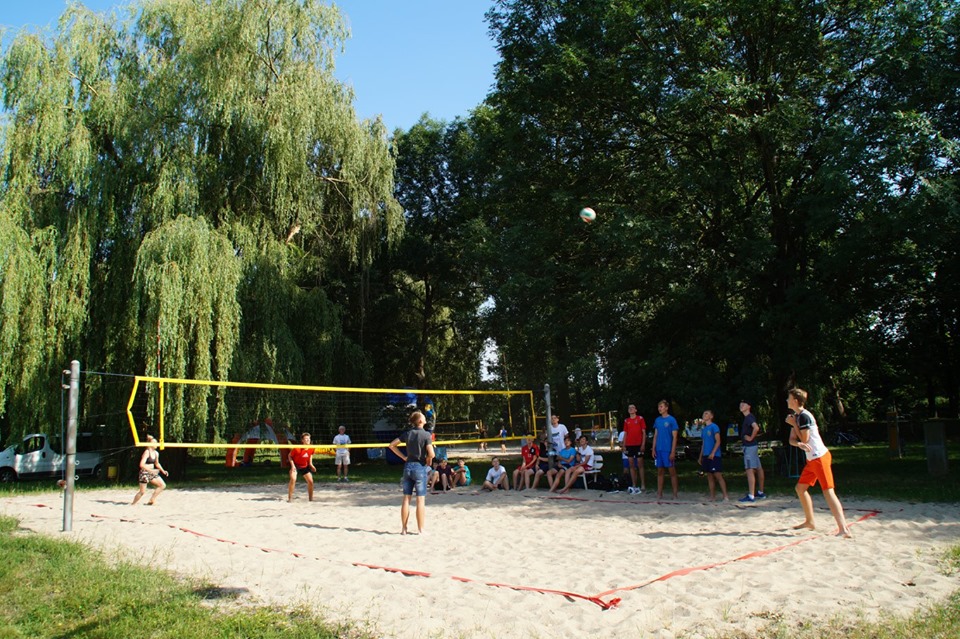 Turniej siatkówki plażowej „BEZ SKARPET”           
