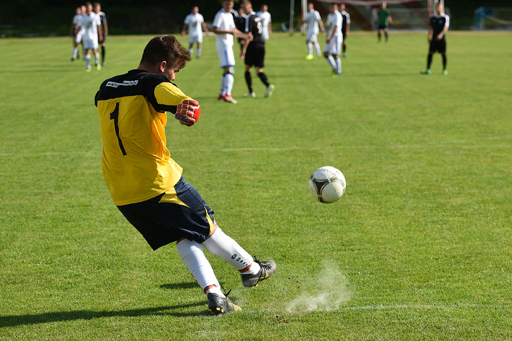 Konfeks Legnica gromi Czarnych Rokitki 7:0