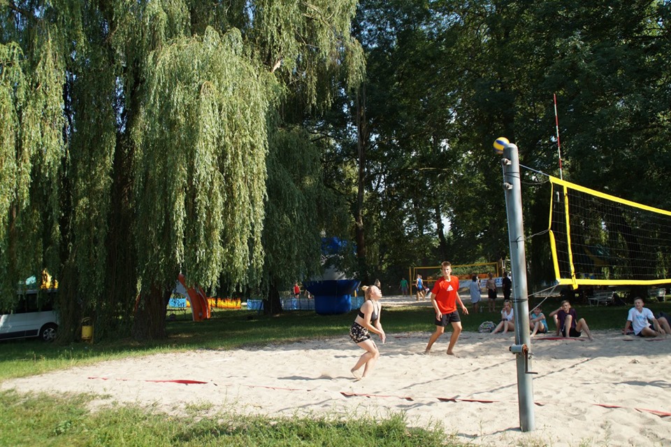 Turniej siatkówki plażowej „BEZ SKARPET”           
