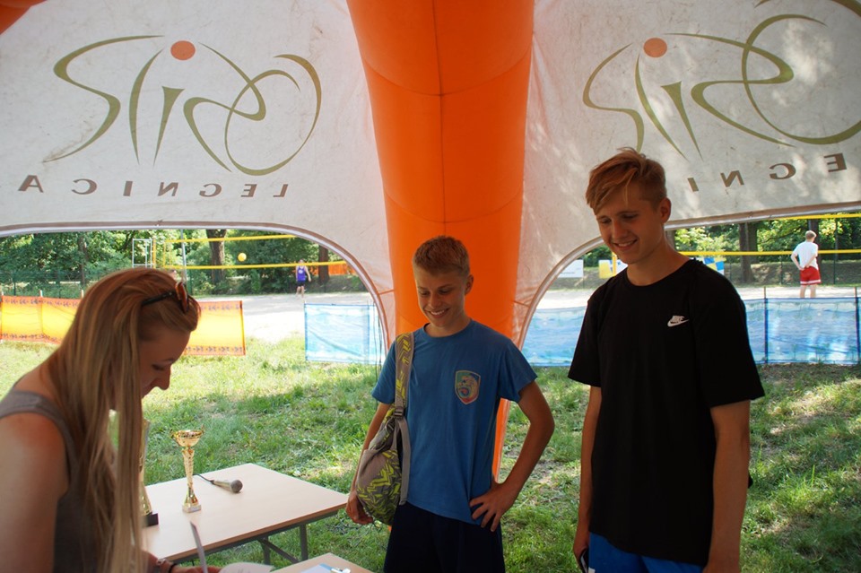 Turniej siatkówki plażowej „BEZ SKARPET”           
