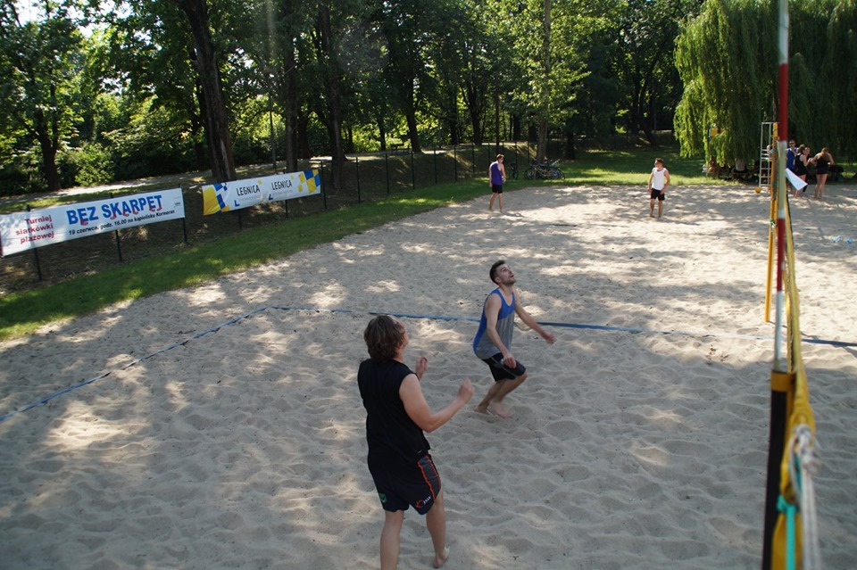 Turniej siatkówki plażowej „BEZ SKARPET”           
