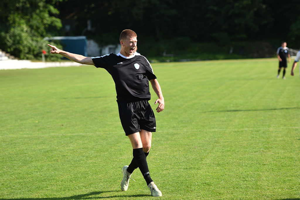 Konfeks Legnica gromi Czarnych Rokitki 7:0