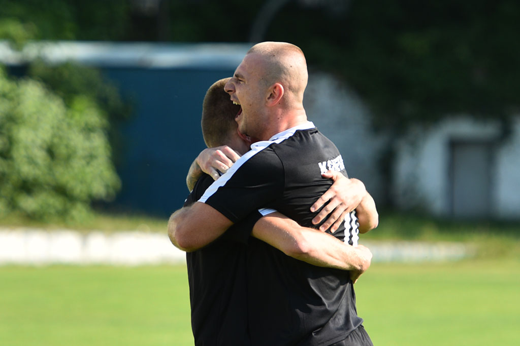 Konfeks Legnica gromi Czarnych Rokitki 7:0