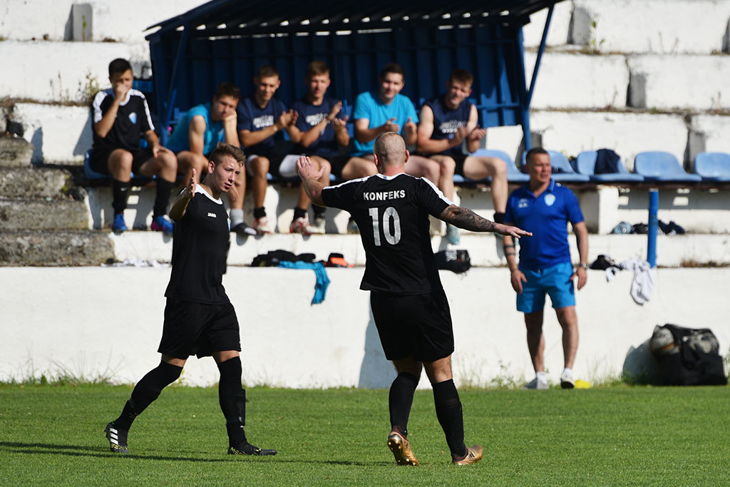 Konfeks Legnica gromi Czarnych Rokitki 7:0