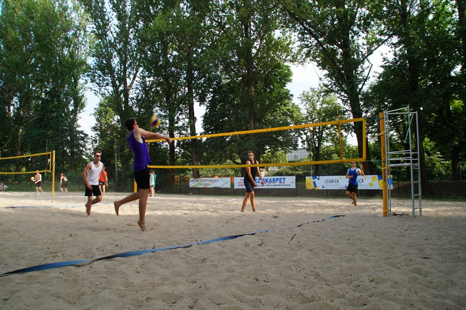 Turniej siatkówki plażowej „BEZ SKARPET”           
