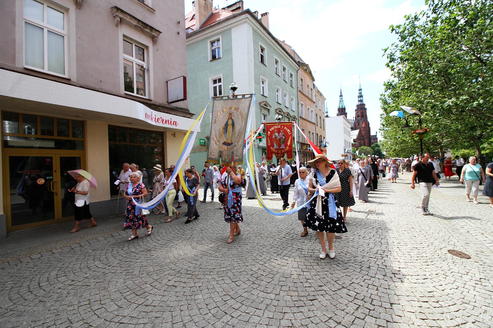 Procesja Bożego Ciała przeszła ulicami Legnicy