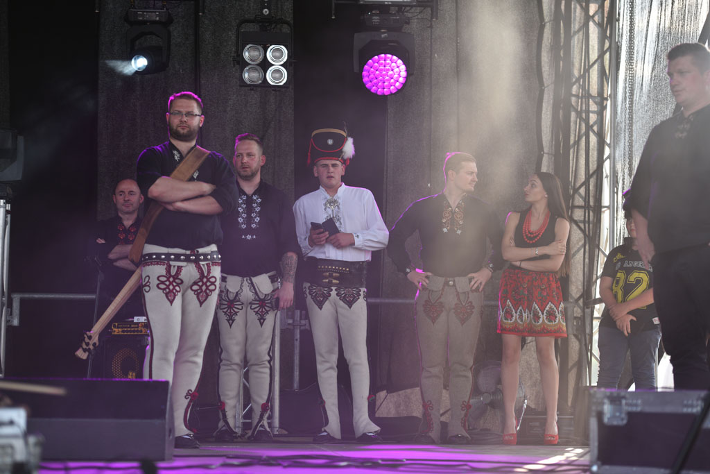 Zbóje opanowały scenę i grają góralskie disco polo