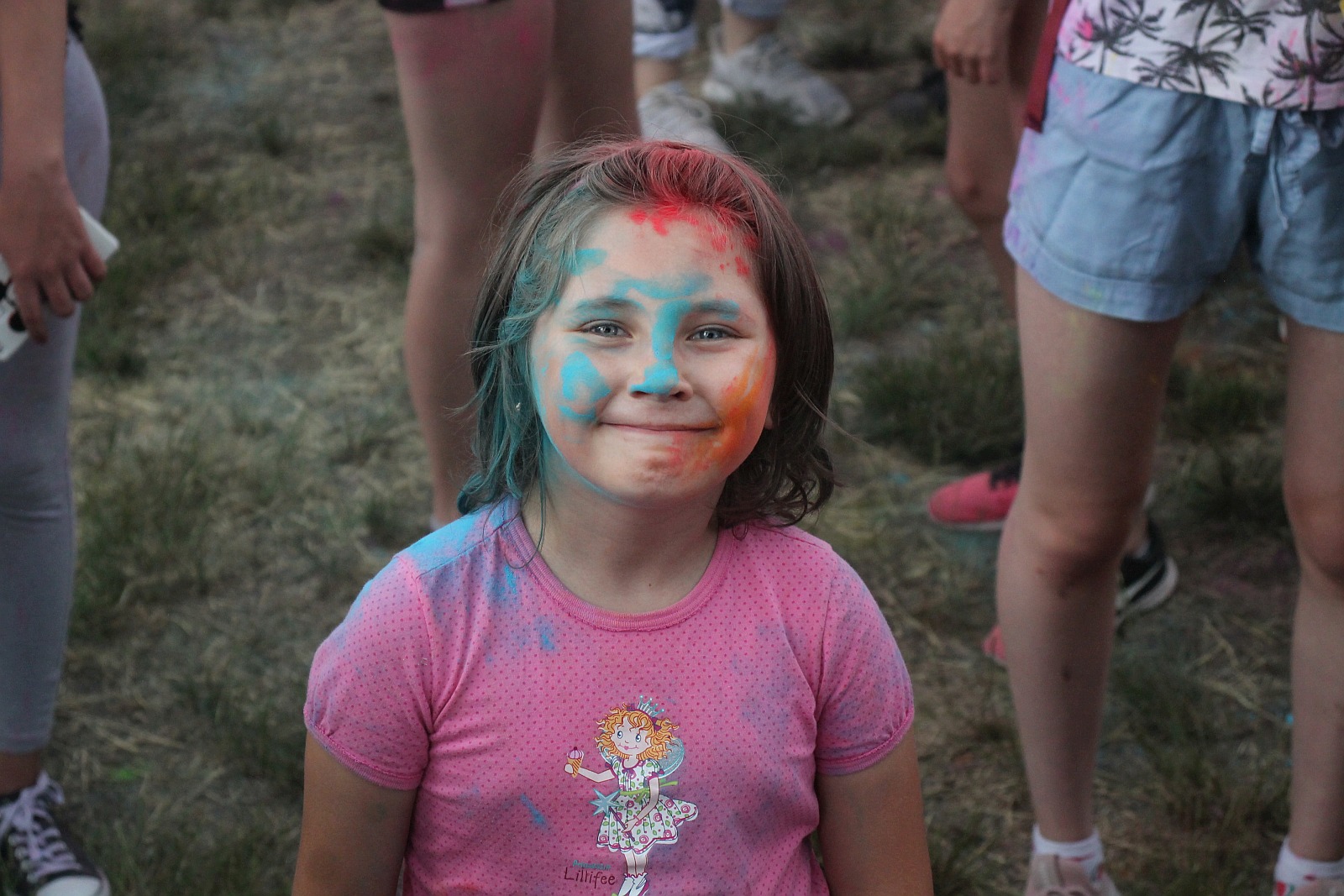 Setki osób na święcie kolorów na legnickim lotnisku