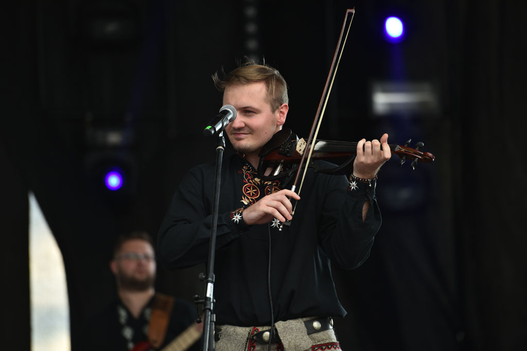 Zbóje opanowały scenę i grają góralskie disco polo