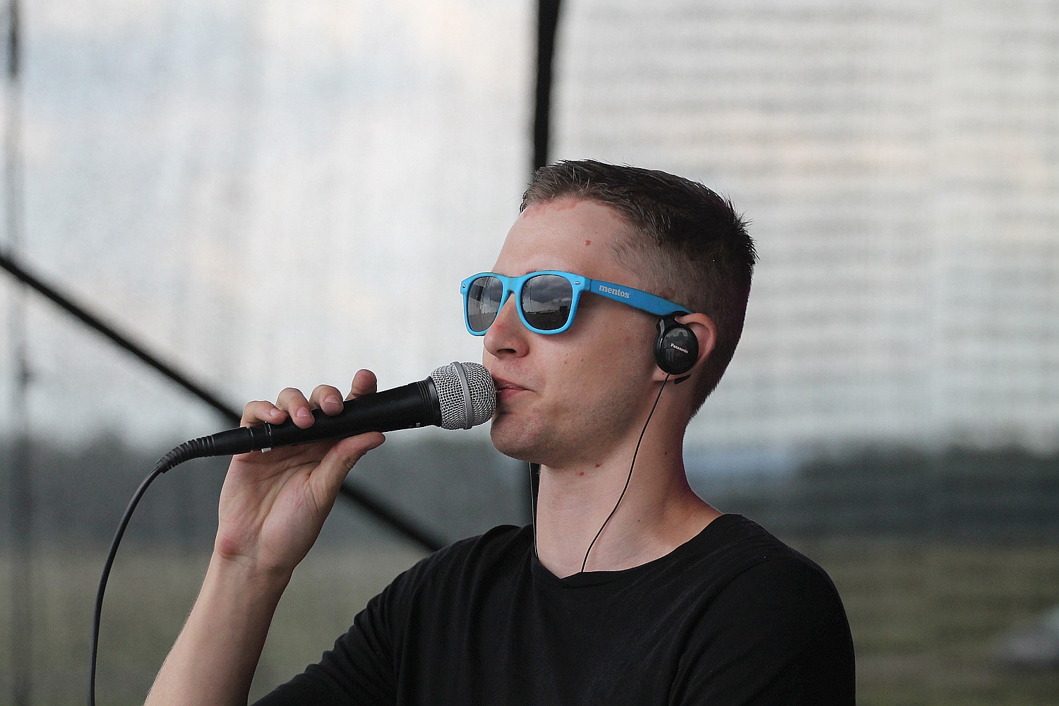 Setki osób na święcie kolorów na legnickim lotnisku