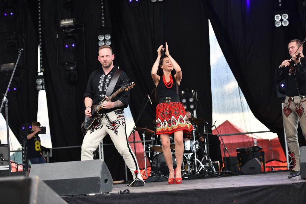 Zbóje opanowały scenę i grają góralskie disco polo