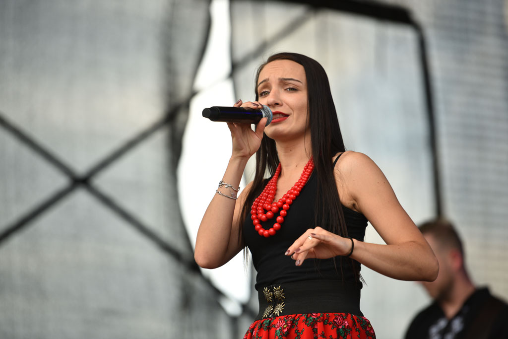 Zbóje opanowały scenę i grają góralskie disco polo