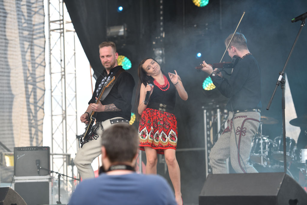 Zbóje opanowały scenę i grają góralskie disco polo