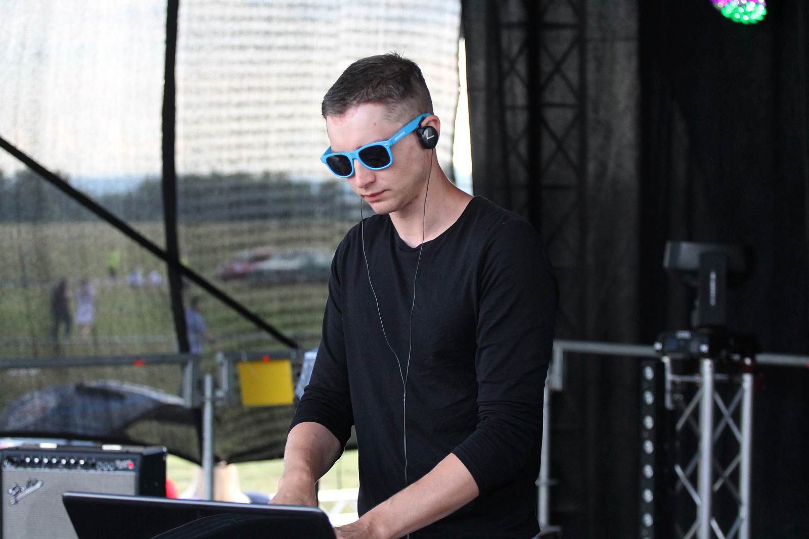 Setki osób na święcie kolorów na legnickim lotnisku