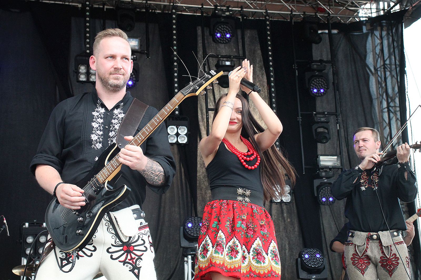 Zbóje opanowały scenę i grają góralskie disco polo