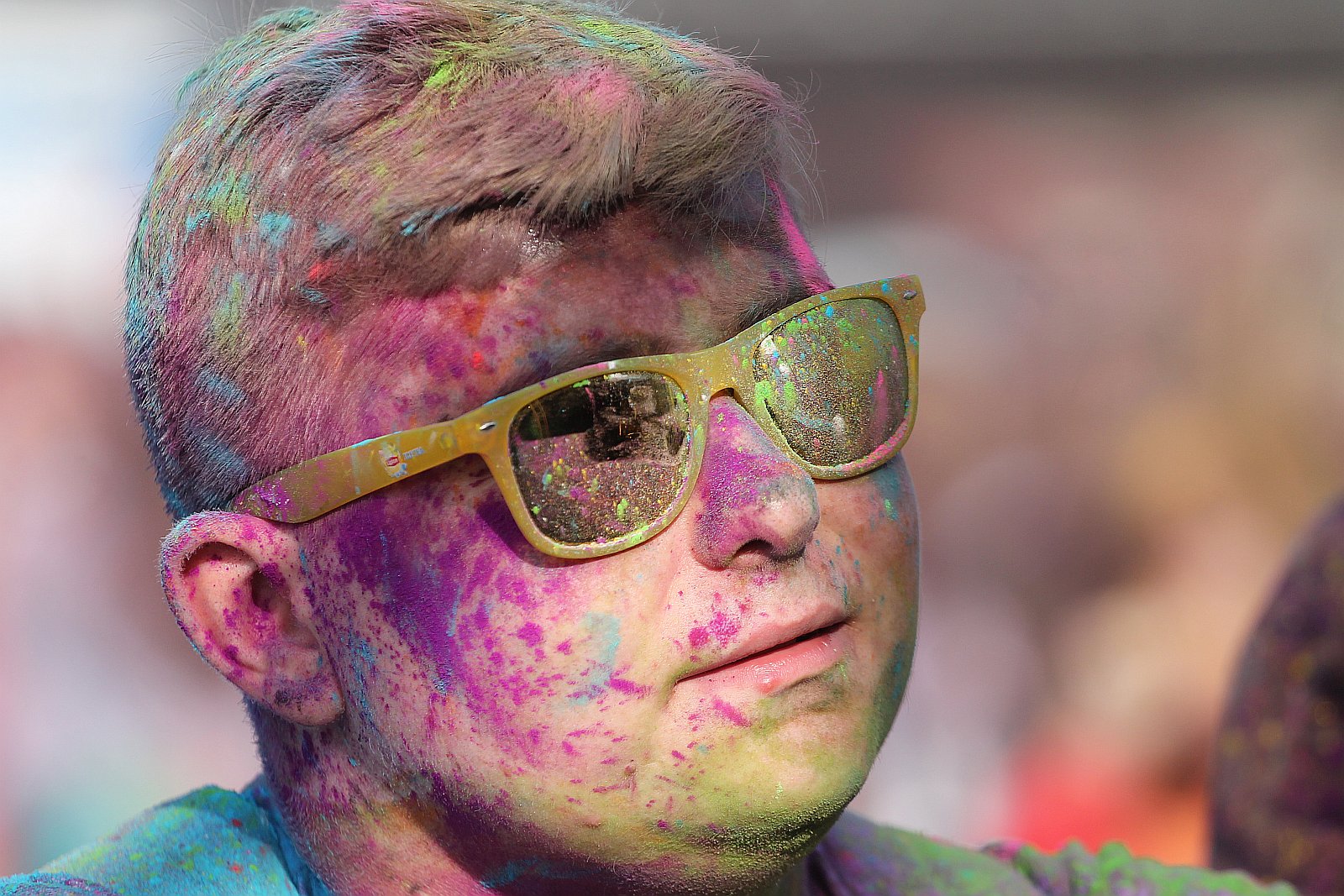 Setki osób na święcie kolorów na legnickim lotnisku