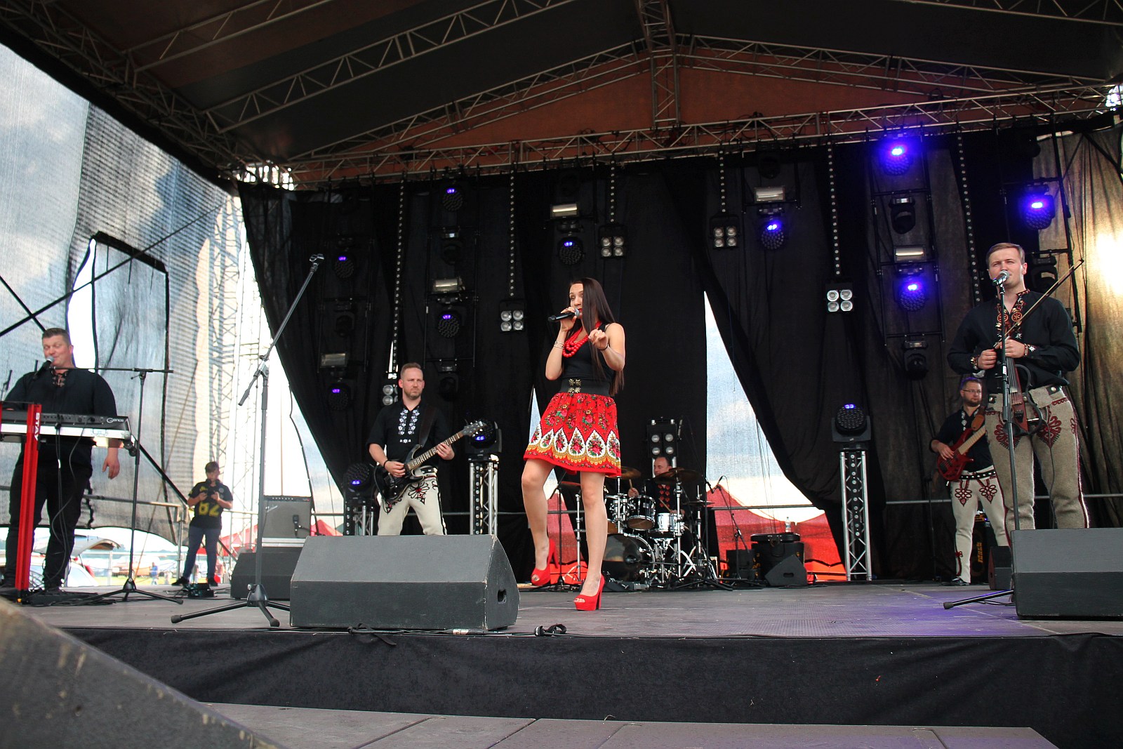 Zbóje opanowały scenę i grają góralskie disco polo