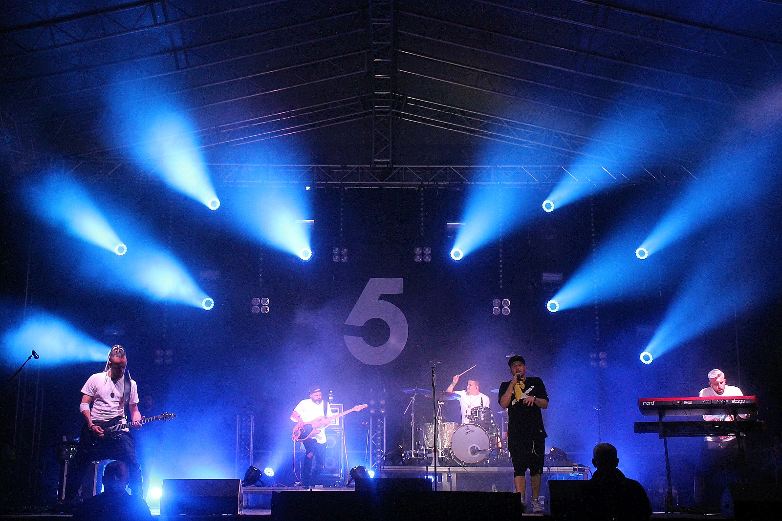 Afromental zatrząsł sceną. Tłumy bawiły się w sobotę na lotnisku