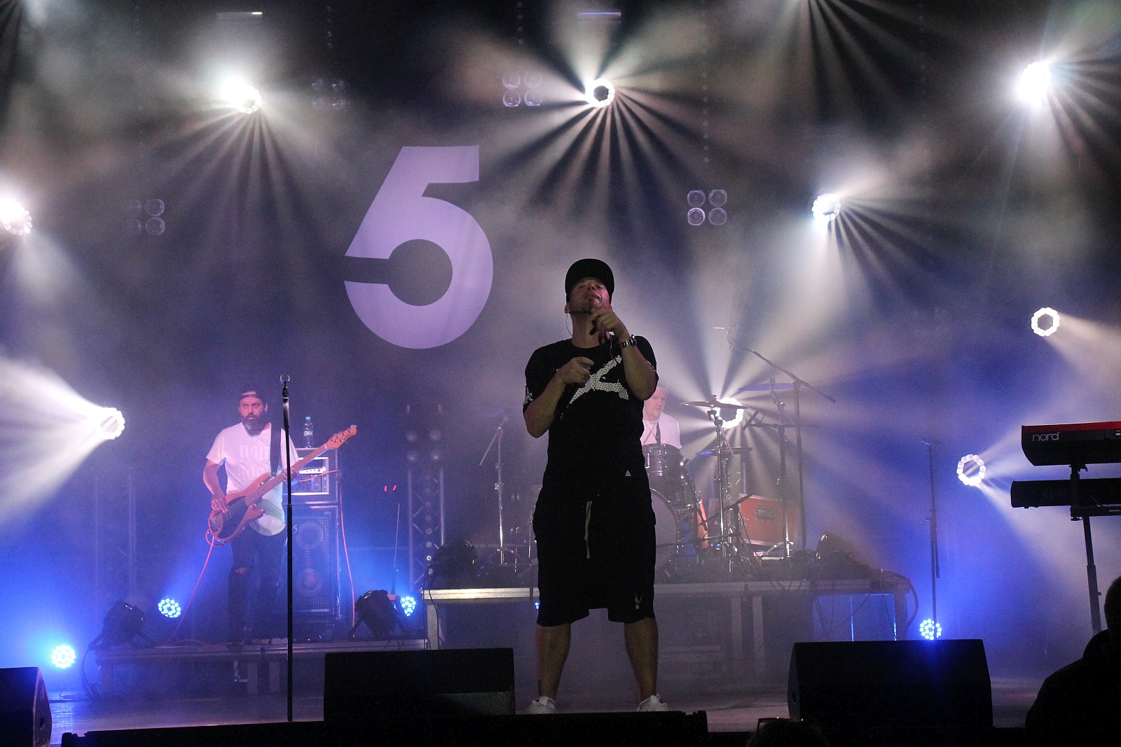 Afromental zatrząsł sceną. Tłumy bawiły się w sobotę na lotnisku