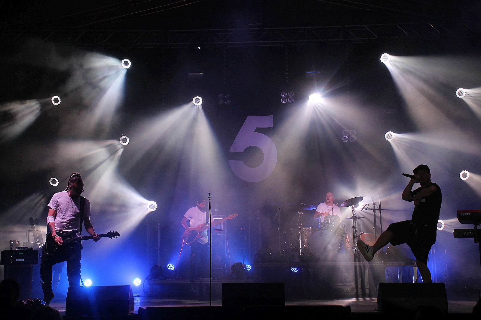 Afromental zatrząsł sceną. Tłumy bawiły się w sobotę na lotnisku