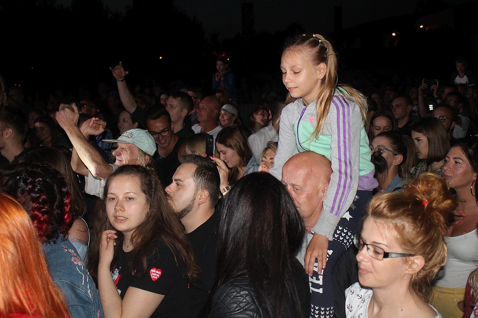 Afromental zatrząsł sceną. Tłumy bawiły się w sobotę na lotnisku