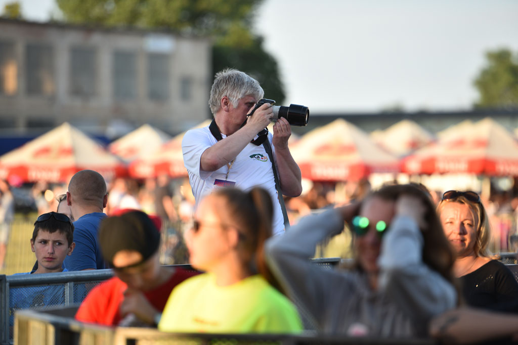 Stare, dobre Photony zawładnęły sceną na lotnisku