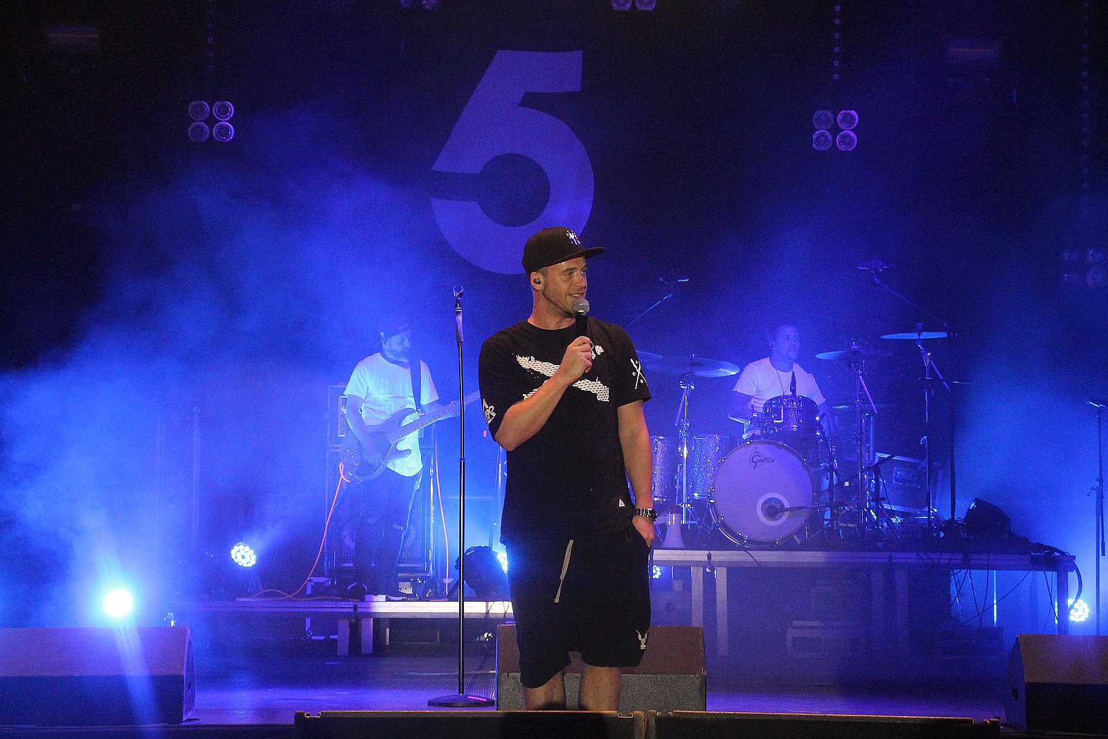 Afromental zatrząsł sceną. Tłumy bawiły się w sobotę na lotnisku