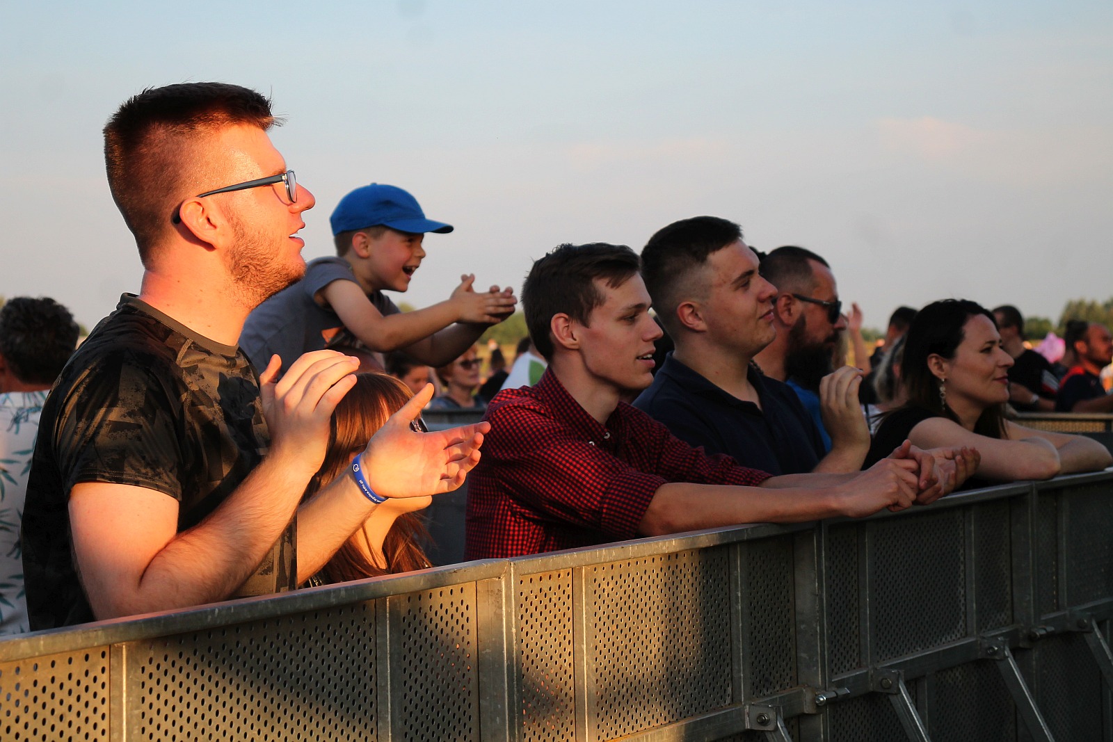 Stare, dobre Photony zawładnęły sceną na lotnisku