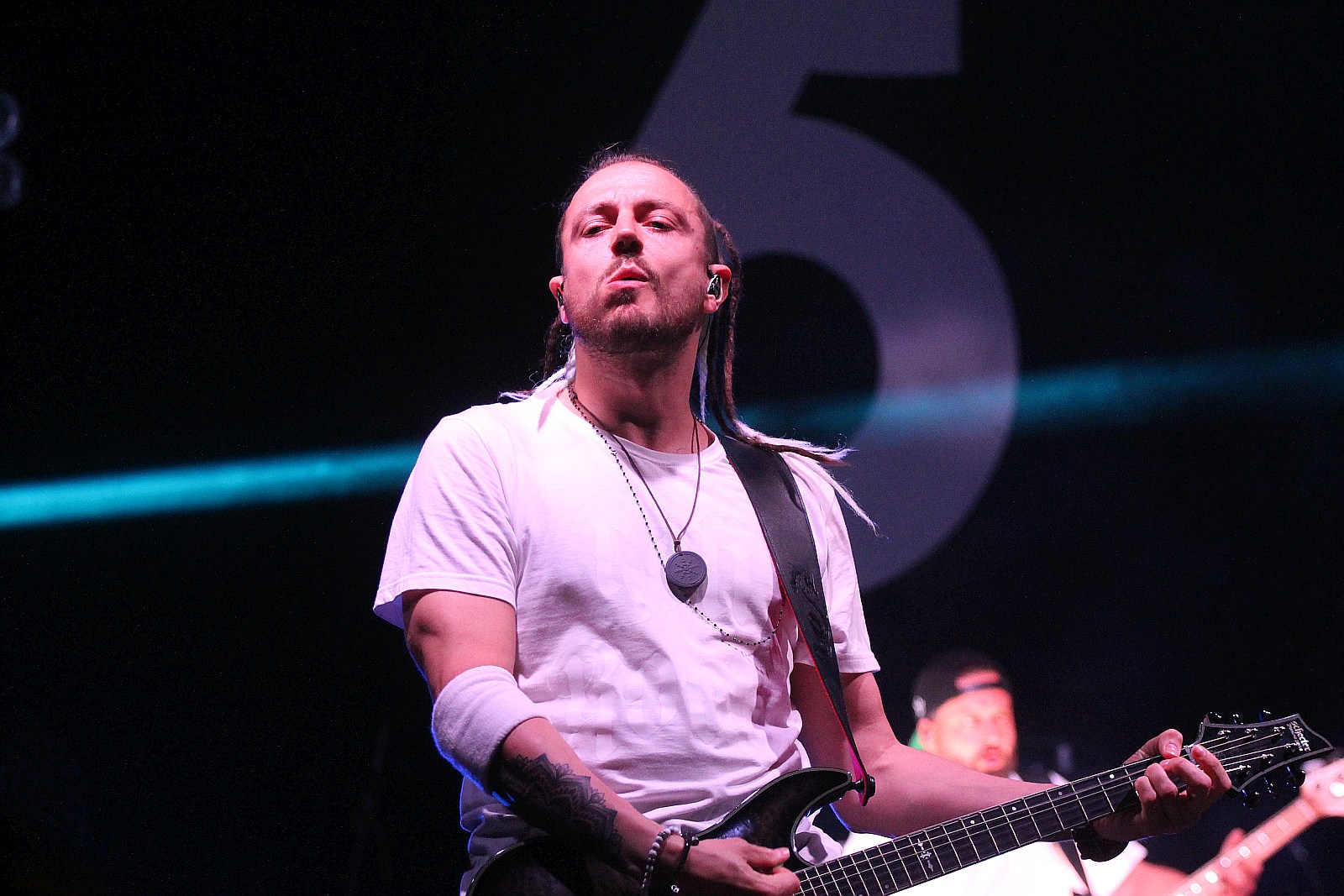 Afromental zatrząsł sceną. Tłumy bawiły się w sobotę na lotnisku