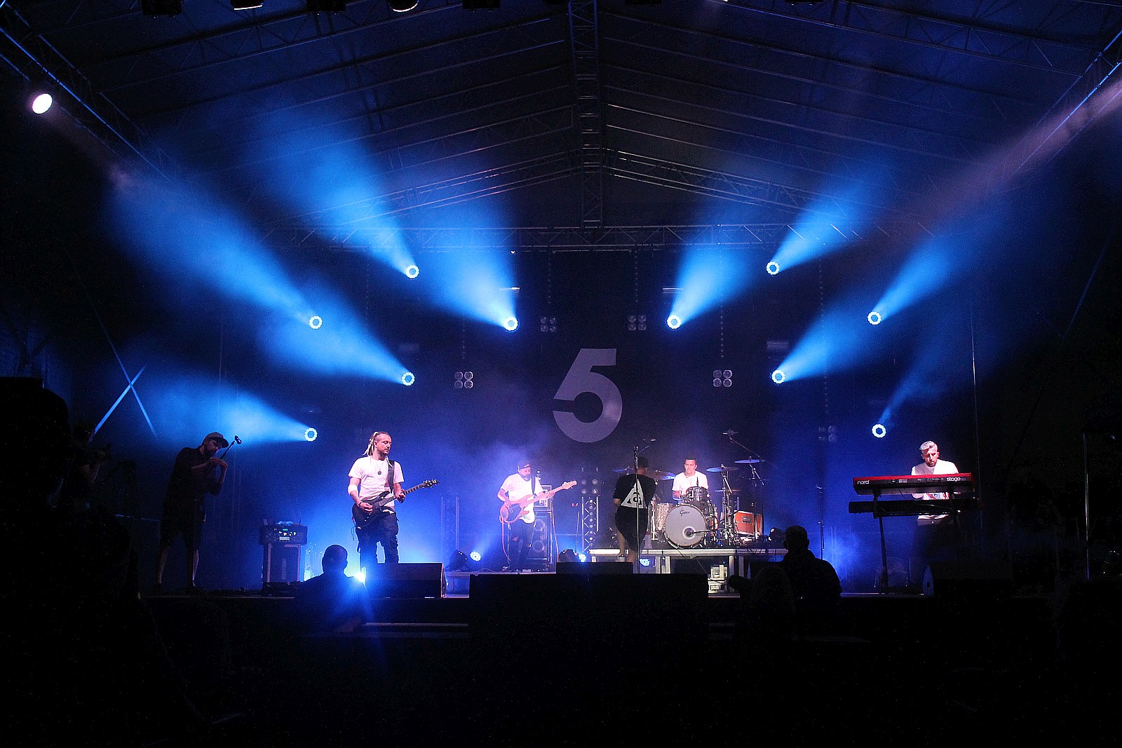 Afromental zatrząsł sceną. Tłumy bawiły się w sobotę na lotnisku