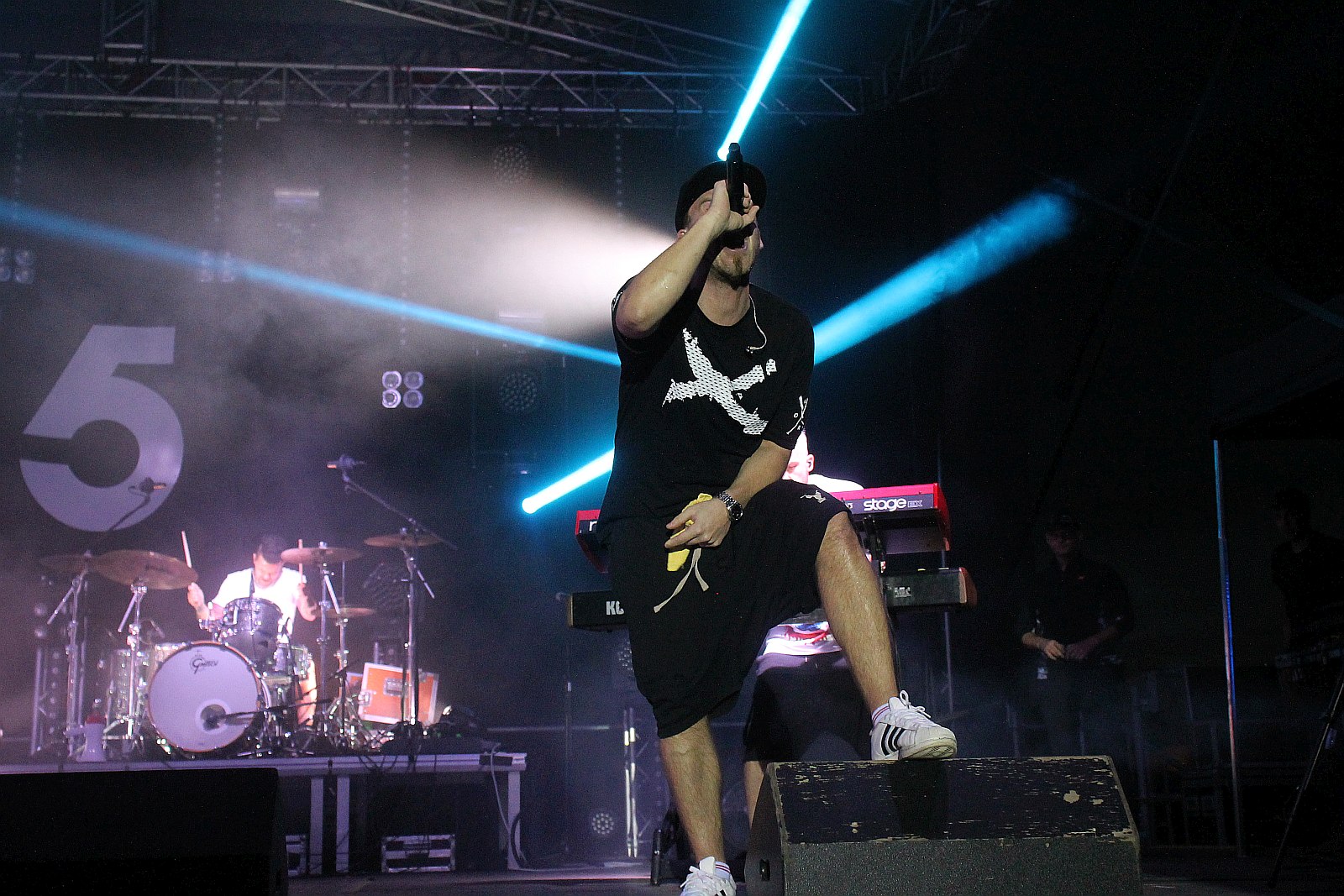 Afromental zatrząsł sceną. Tłumy bawiły się w sobotę na lotnisku