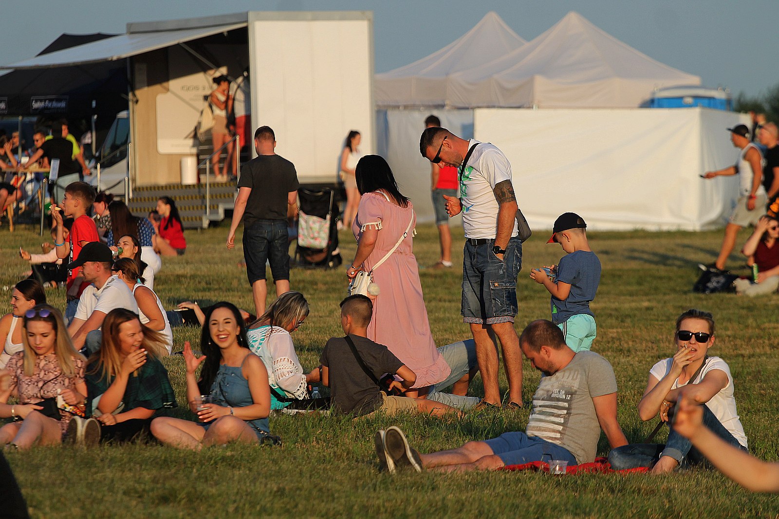 Stare, dobre Photony zawładnęły sceną na lotnisku