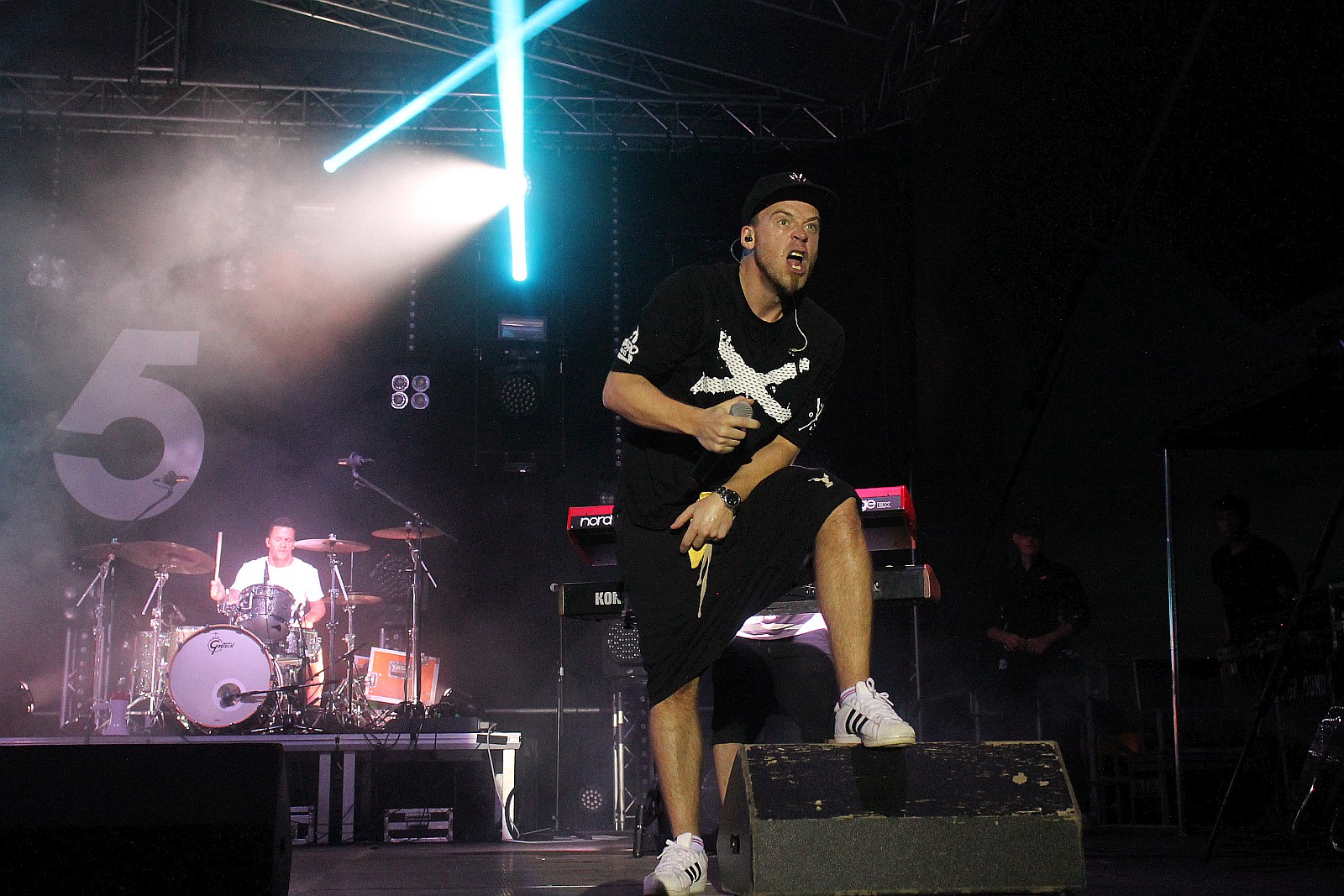 Afromental zatrząsł sceną. Tłumy bawiły się w sobotę na lotnisku