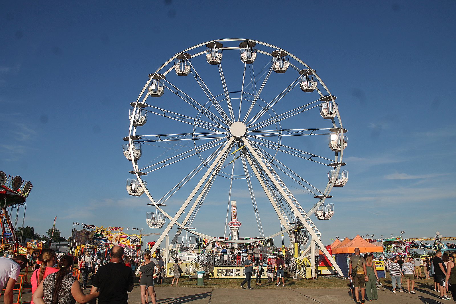 Święto Legnicy. Trwa świetna zabawa na lotnisku
