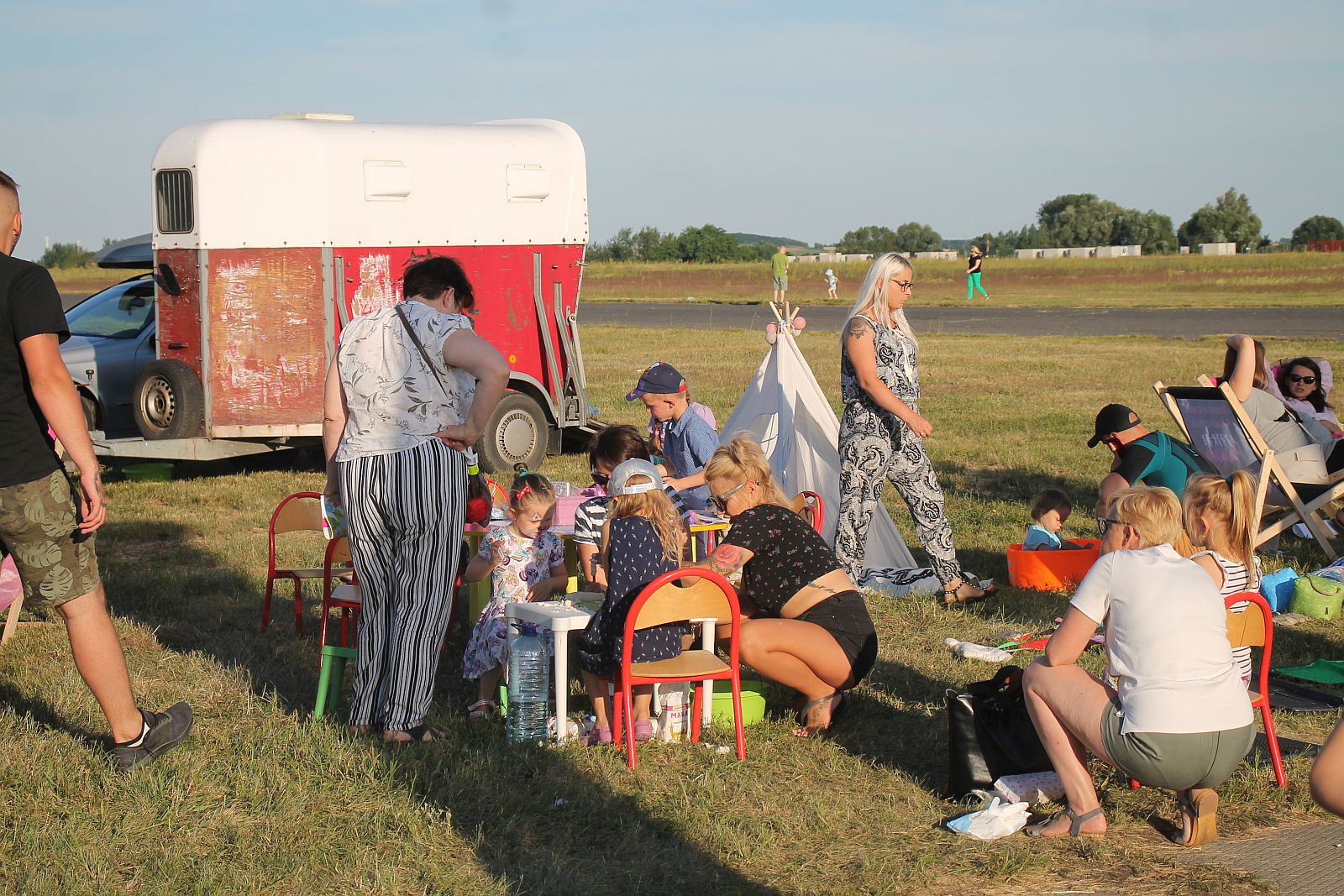 Święto Legnicy. Trwa świetna zabawa na lotnisku